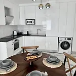 Apartment Relaxing Near The Sea